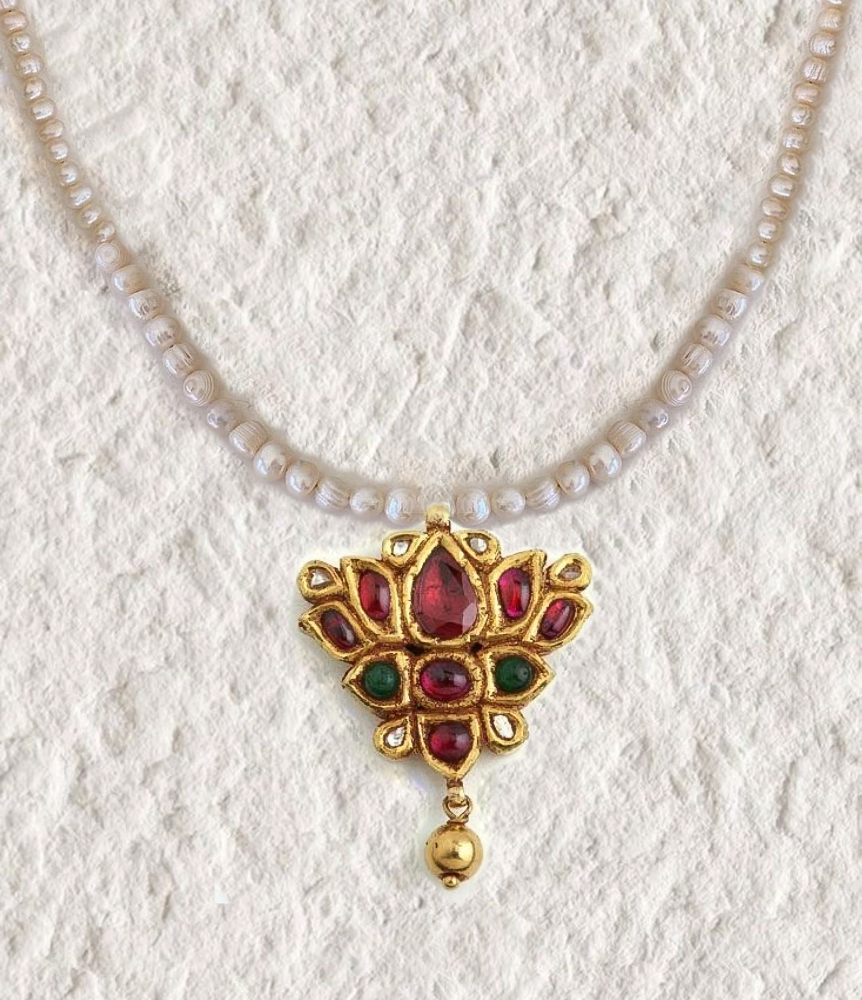 Padma Pendant Pearl Necklace