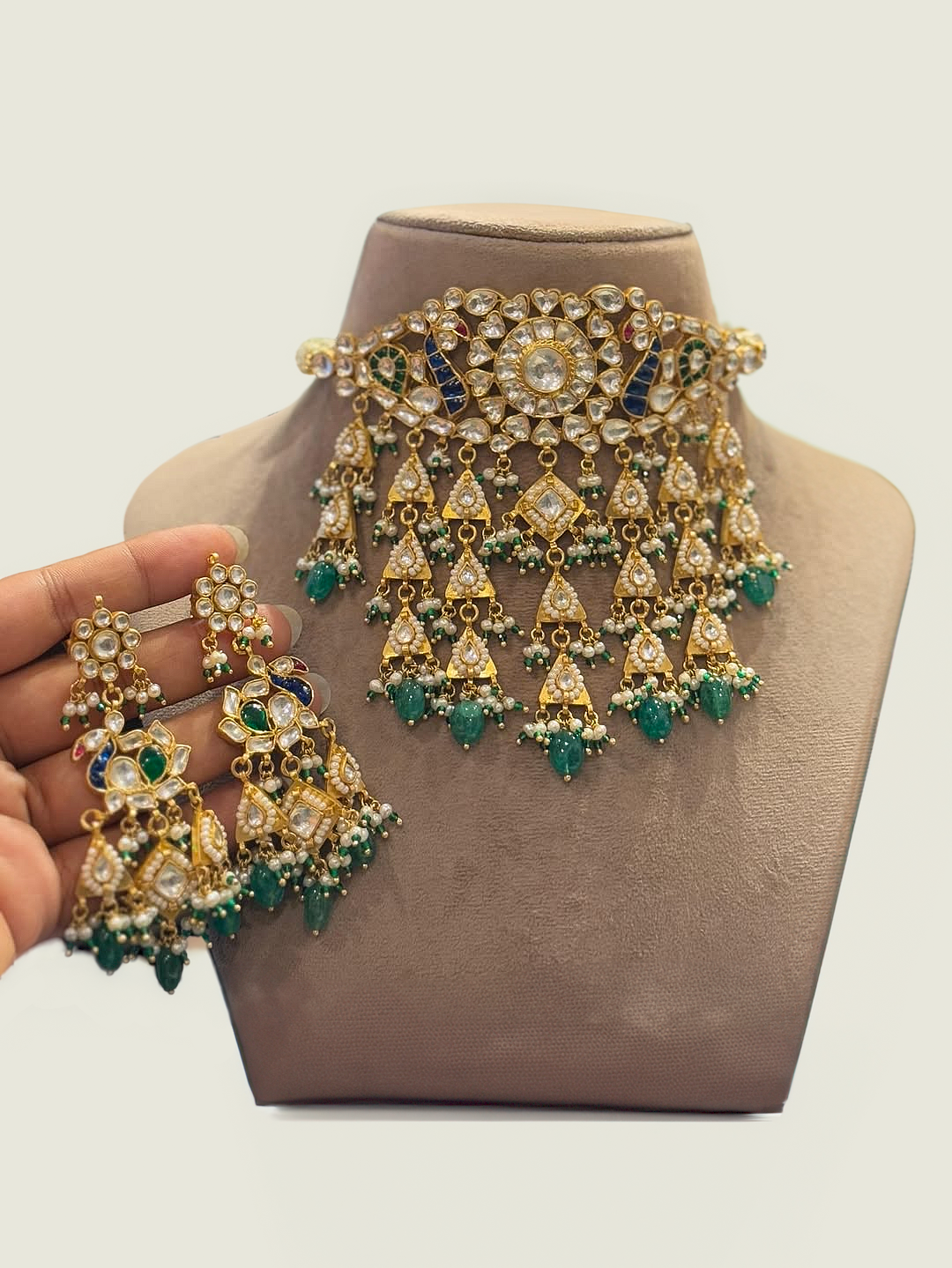 Ratnavati Necklace with Earrings