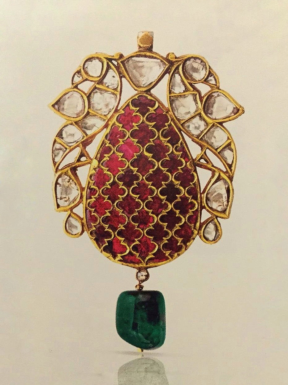 Maya Pendant Necklace Set